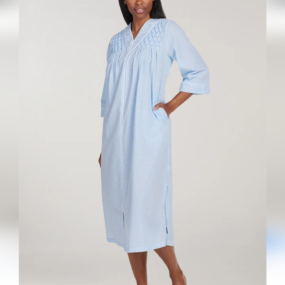 Miss Elaine Blue Seersucker Checkered Robe.Size Small.